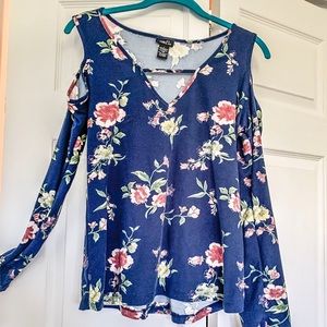 Floral long sleeved cold shoulder blue size L